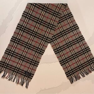 Burberry 100% Lambswool Checkered Scarf: Classic British Plaid Muffler